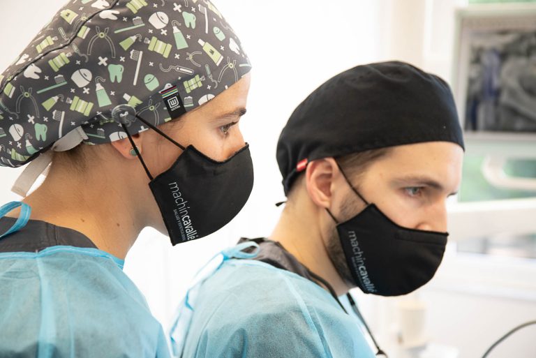 Intervención de implantes dentales con protocolo RTI