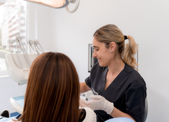 Visita nuestra clínica dental en el centro de Oviedo