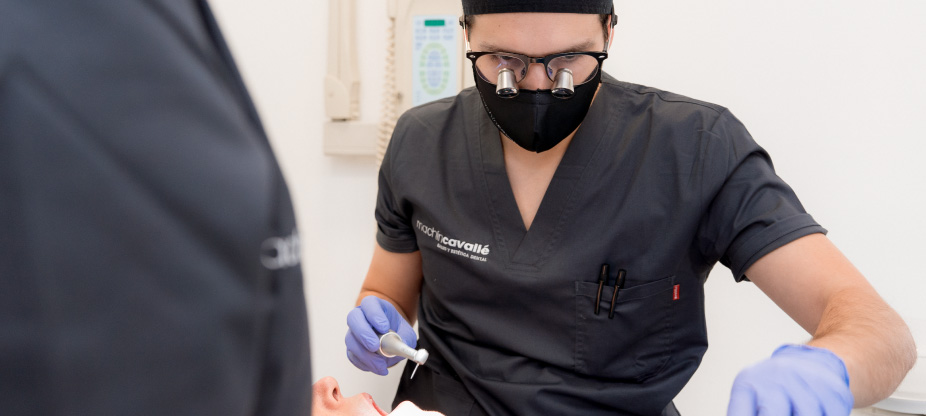 Tratando una paciente de implantes dentales sin hueso